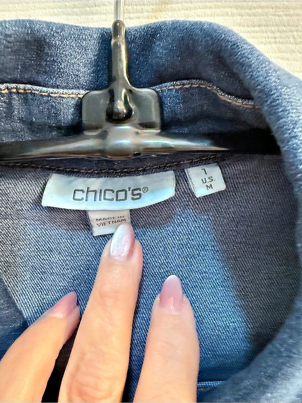 Chico's Cropped Denim Jean Jacket Blue Medium with Triple Frayed Sleeve - Picture 2 of 2